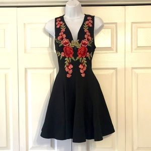 Forever 21 Sleeveless V Neck Floral Roses Open Back Dress Women’s Size Medium